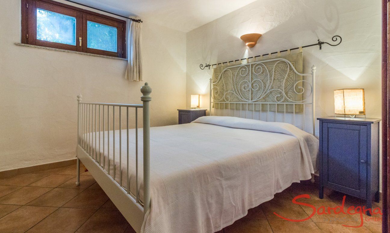 Villa Maestrale | Schlafzimmer 3 mit Doppelbett im UG Villa Maestrale, Cala Ginepro, Olbia