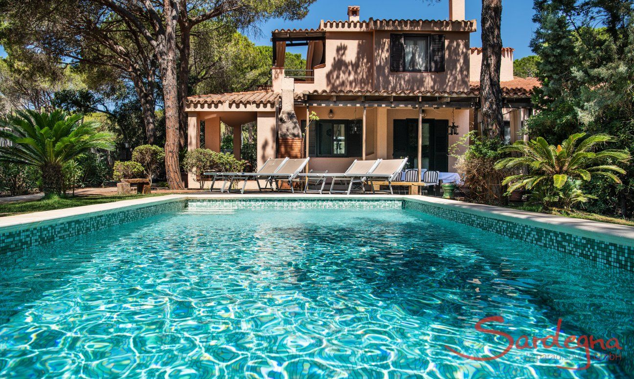 Villa Pino | Von der Terrasse ins kühle Nass Pool und Garten