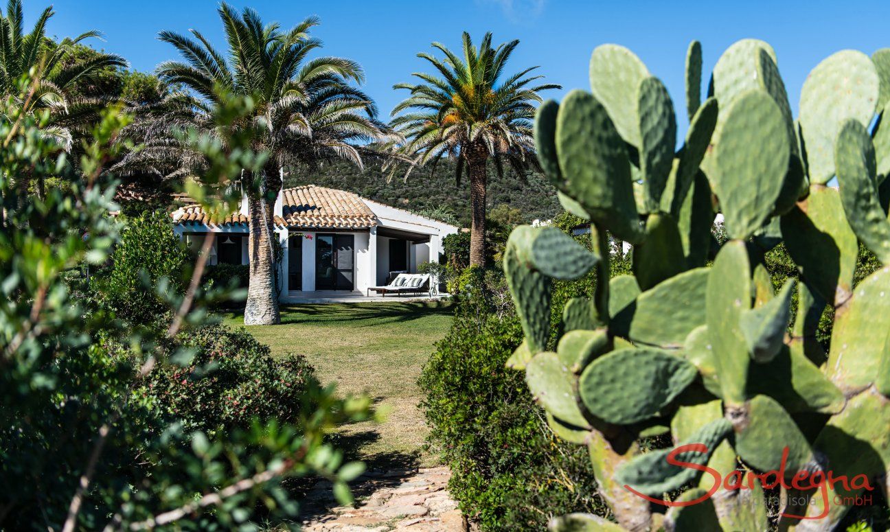 Villetta 3 | Großzügiger Garten Hauseinblick Villetta 3 Costa Rei