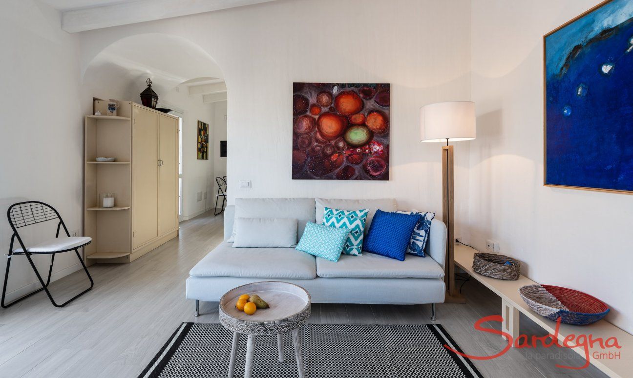 Casa 1 | Vom Wohnzimmer führt ein offener Gang in die Küche Wohnraum Casa 1 Sant'Elmo