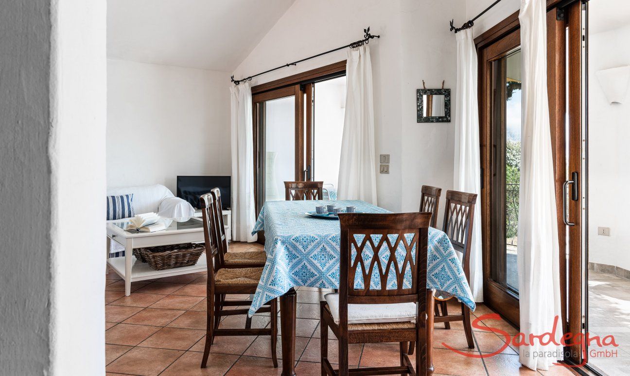 Villa Maestrale | Esstisch an grosser Terrassentür New picture