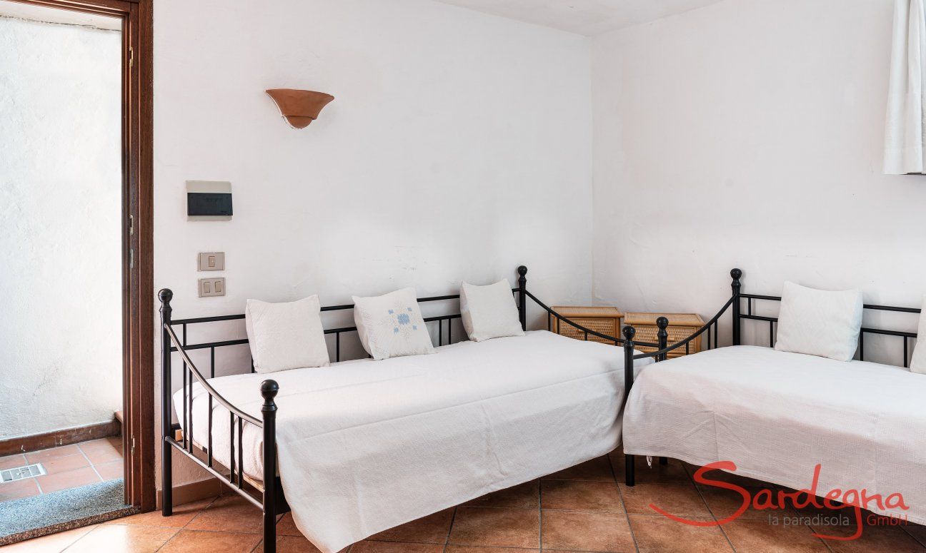 Villa Maestrale | Kühles Schlafzimmer mit 2 Einzelbetten New picture