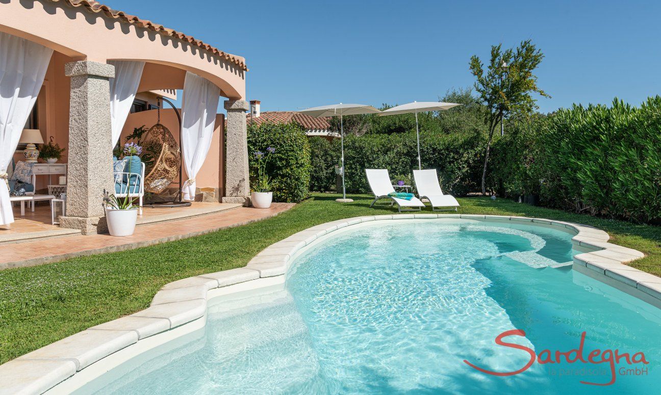 Villa Girasole | Privater Pool im grünen Garten der Villa Privater Pool im uneinsehbaren Garten der Villa