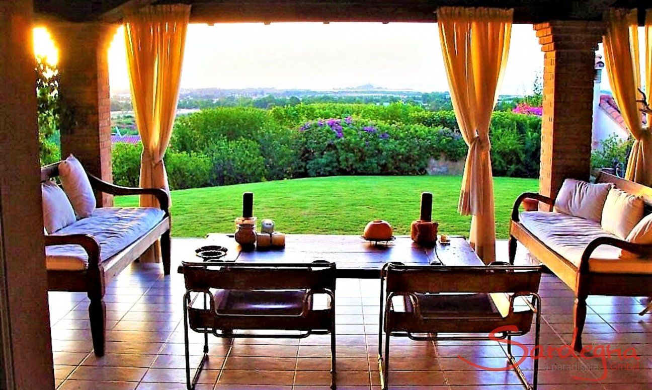 Villa Ulivi 27 | Überdachte Terrasse mt Lounge-Möbeln V. Ulivi 27