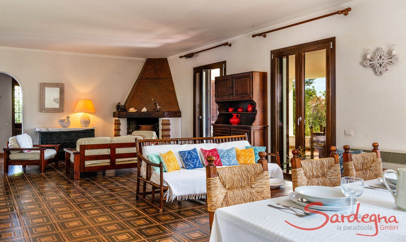 Villa Palme | Wohnraum mit Kamin und Esstisch New Picture