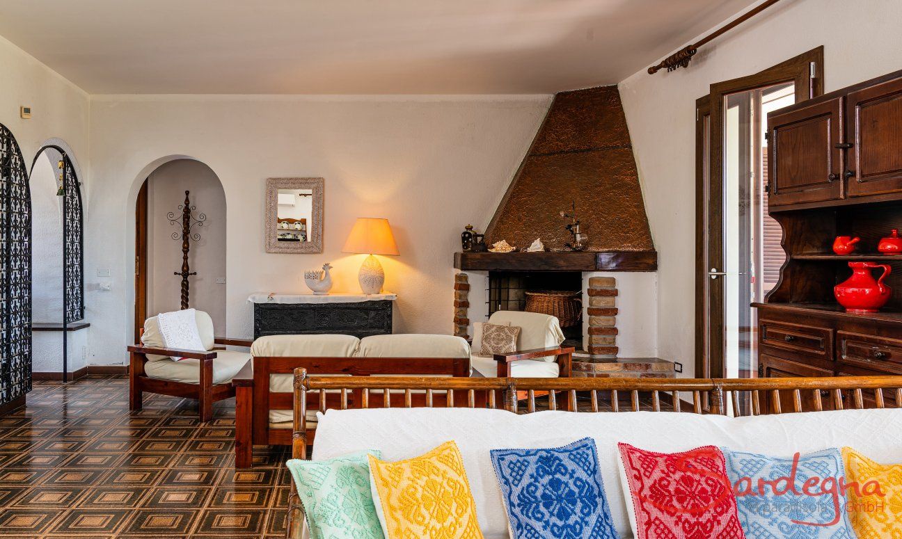 Villa Palme | Sardische Eigentümerin und typische sardische handgefertigte Kissen New Picture