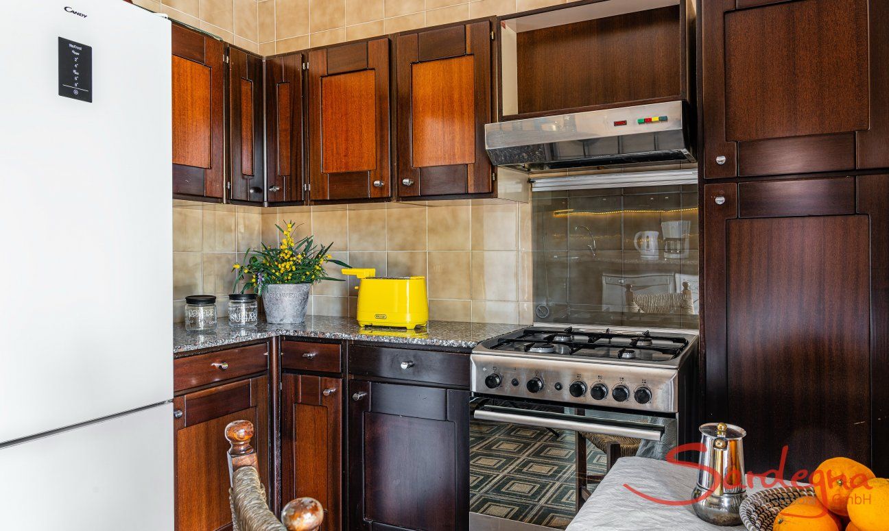 Villa Palme | Die Küche hat alle technischen Geräte und einen besonders großen Kühlschrank New Picture