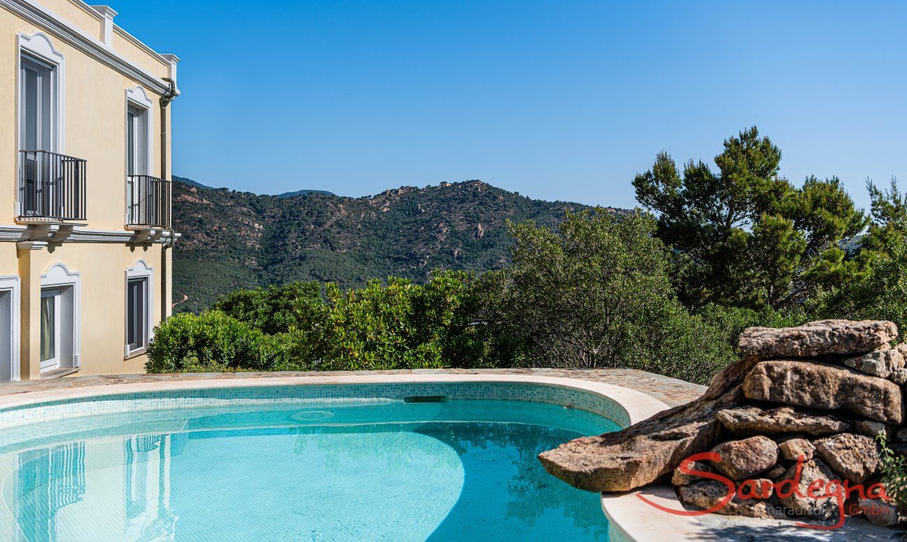 Villa Aquila Alta | Unregelmäßige Form des Pools New Picture