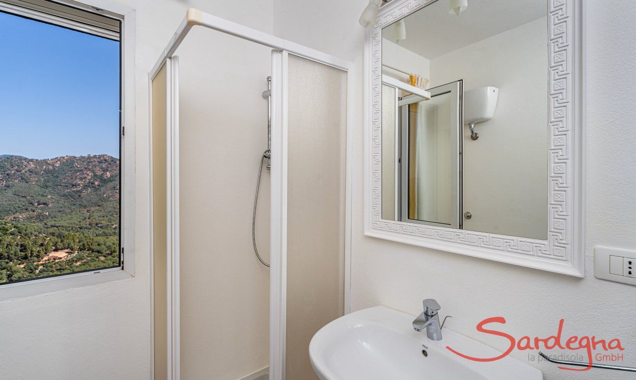 Villa Aquila Alta | Zwei moderne Duschbäder gehört zu Villa Aquila Alta New Picture