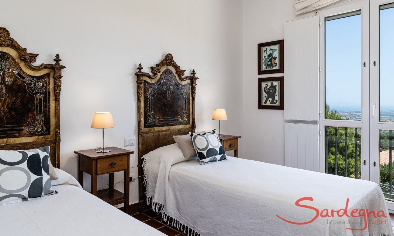 Villa Aquila Alta | Historische Elemente im Schlafzimmer und ein Blick auf die Ebene von Pula New Picture