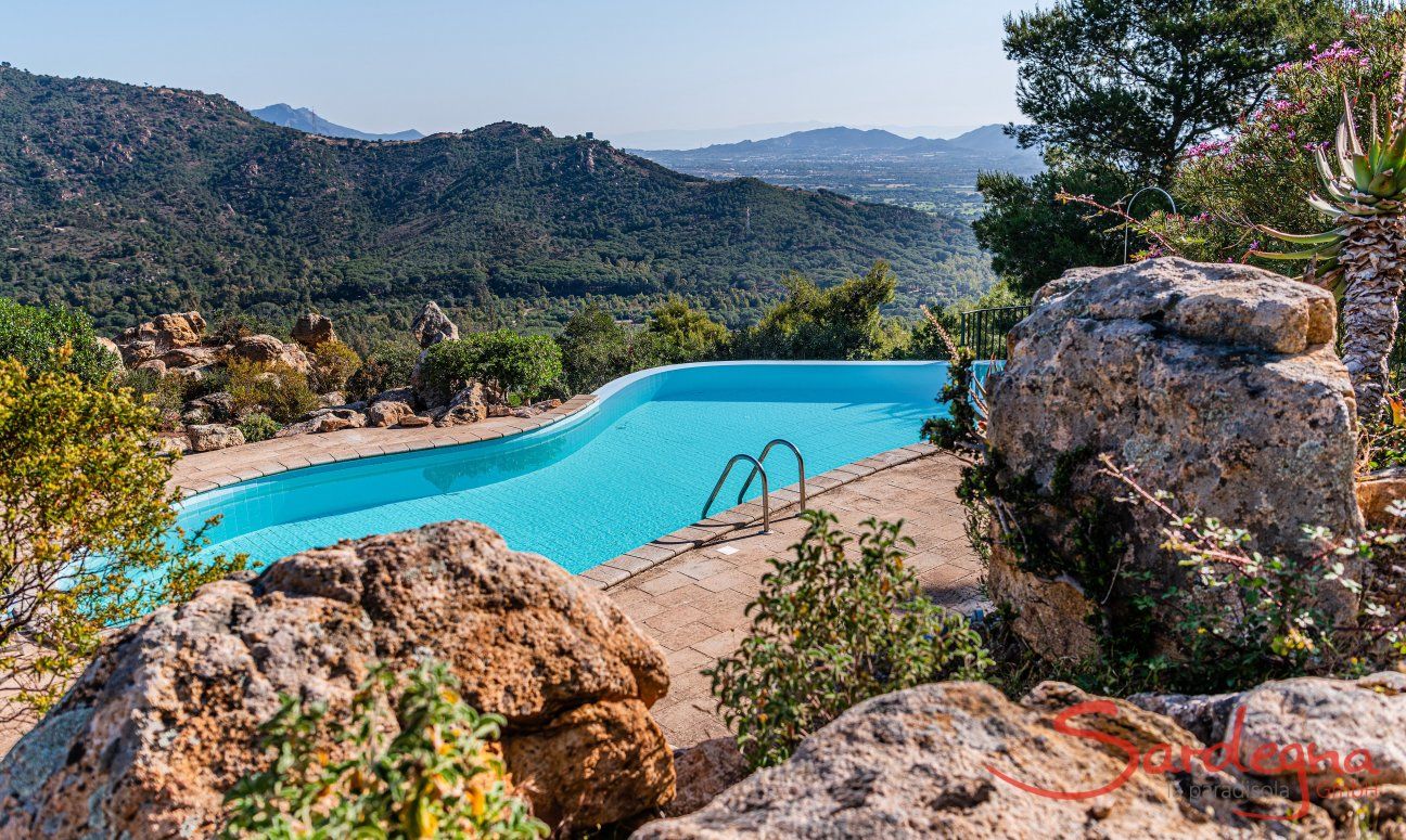 Villa Aquila Giardino | Das Haus liegt in einem Naturpark. Der Blick geht auf das grösste zusammenhängende Waldgebiet Europas. New Picture