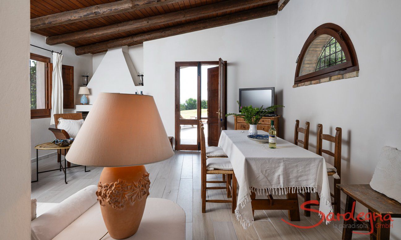 Villa Fiori 3 | Eßtisch im Wohnzimmer - ideal für eine entspannte Zeit in der Vor- und Nachsaison New Picture 2025