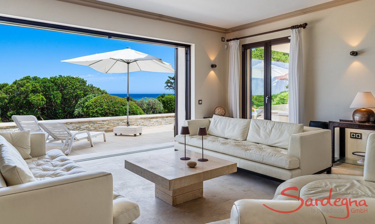 Villa Nautilus | Blick vom Wohnzimmer in den Garten New Picrute 2025