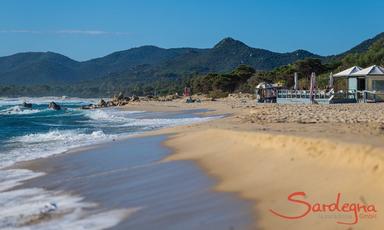 Villa Serena | Aufnahme des Strandes an einem Tag im Herbst mit Wellen - ein großer Spaß für alle New Picture 2025
