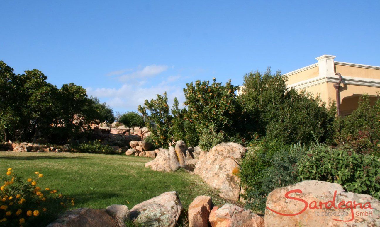 Villa Aquila Alta | Appartement Aquila Alta mit großem Garten und kleinem Pool Garten