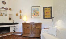 Casa Meloni 1 | Wohnzimmer mit Sofa und Kamin Wohnzimmer