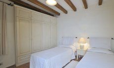 Villa Domus 17 | Schlafzimmer 1 mit Einzelbetten und Stauraum Schlafzimmer 1 mit Einzelbetten und Stauraum
