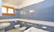 Villa Massimo | Badezimmer 1 mit Badewanne und Bidet Badezimmer 1 mit Badewanne und Bidet
