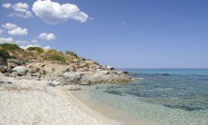 Strand vor der Anlage von Sant Elmo