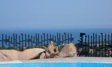 Villa Domus 17 | Pool eingebettet in Felsen Sardinien