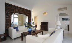Apartment Azzurra | Wohnzimmer mit moderner Sofaecke Wohnzimmer mit moderner Sofaecke
