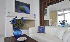 Apartment Azzurra | Wohnzimmer mit Sofa und Meerblick Wohnzimmer, Detail