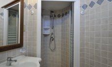 Villa Zoello 10 | Ensuite-Bad mit Dusche Ensuite-Bad mit Dusche