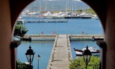 Blick auf den Hafen von Porto Rotondo, 2 km