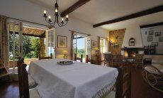 Villa Bau Cannas | Wohnbereich mit Esstisch und Terrassenzugang Wohnbereich mit Esstisch und Terrassenzugang