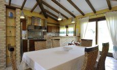 Villa Il Palmeto | Offene Küche mit Essbereich im inneren der Villa Offene Küche mit Essbereich im inneren der Villa
