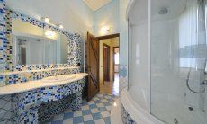 Villa Il Palmeto | Badezimmer 1 mit großer Dusche Badezimmer 1 mit großer Dusche