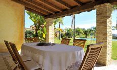 Villa Il Palmeto | Üerdachter Essbereich im Freien Üerdachter Essbereich im Freien