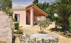 Villa Fiori 2 | Barbecue für romantische Grillabende Seitenansicht der Villa