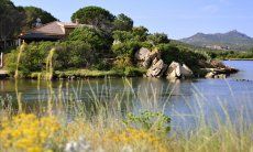 Porto S. Paolo | Villa Taverna mit der Lagune von Porto Taverna Sardinien