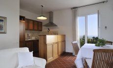 Villa Aquila Alta | Küche in den Wohnraum integriert Sardinien