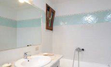 Villa Cala Ginepro | Bad (UG) mit Badewanne Bad (UG) mit Badewanne