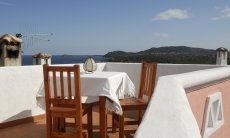 Villa Cala Ginepro | Dachterrasse mit Blick auf die Bucht und das Meer Dachterrasse mit Blick auf die Bucht und das Meer