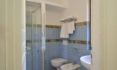 App. Pino | Modernes Bad mit Dusche Bad