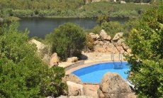 Villa Is Molas Monte | Erfrisches Wasser im privaten Pool mitten im Grünen Pool
