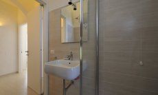 Villa ToreMari | Modernes Badezimmer 1 mit Dusche Modernes Badezimmer 1 mit Dusche
