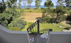 Apartment Orri 3 | Blick von der Terrasse über den Garten zum Meer Blick von der Terrasse über den Garten zum Meer