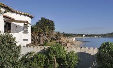 Villa Su Faru 1 | Hausansicht mit Strand und Meer Hausansicht mit Strand und Meer