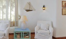 Villa Su Faru 1 | Gemütlicher Sessel zum Ausspannen Mediterraner Einrichtungsstil