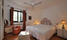 Villa Su Faru 1 | Schlafzimmer 1 im ersten Stock mit Doppelbett Schlafzimmer 1 oben mit Doppelbett