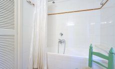 Casa Su Faru 5 | Bad 1 mit Badewanne Bad 1 mit Badewanne