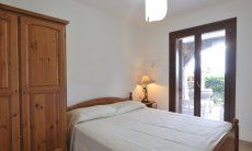 Apartment Castededdu 8 | Schlafzimmer 2 mit Doppelbett und Terrassenzugang Schlafzimmer 2 mit Doppelbett und Terrassenzugang