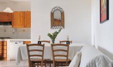 Apartment Castededdu 6 | Wohnbereich mit Esstisch und Sofa Castededdu 6