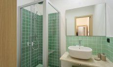 Apartment Cala Liberotto I | Badezimmer 1 mit Dusche Badezimmer 1 mit Dusche