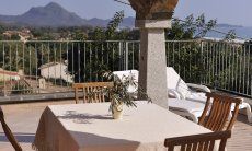 Apartment Castededdu 3 | Essbereich auf der Terrasse mit Meerblick Essbereich auf der Terrasse mit Meerblick