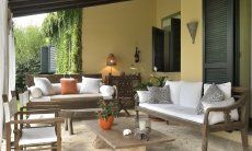 Villa Ulivi 12 | Loungebereich, stilvoll möbliert mit ethnischen Möbelstücken Sitzmöbel